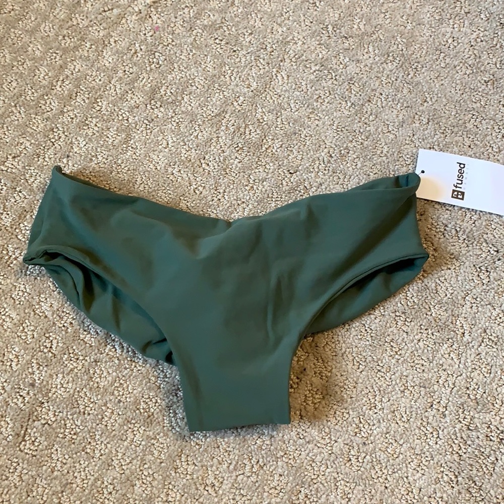 NWT Fused Hawai’i Kona Bottoms Green Medium